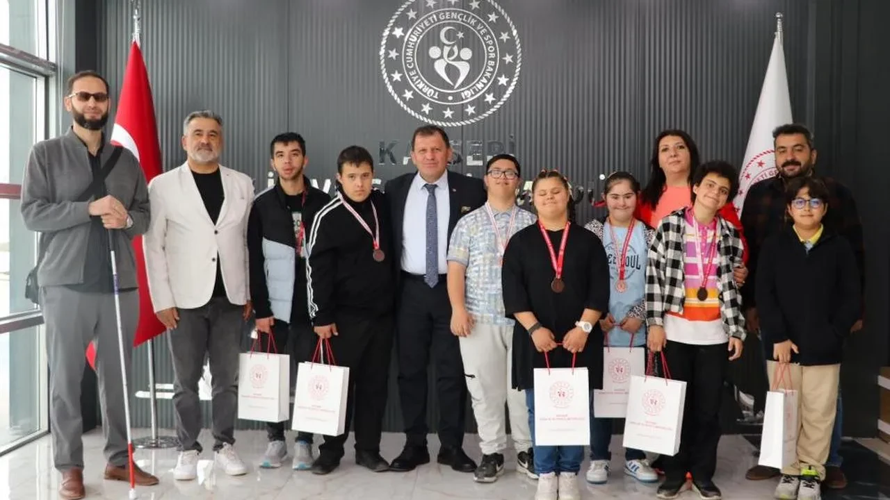 Kayseri'nin gururu özel sporculardan anlamlı ziyaret: Başarılarının sırlarını paylaştılar