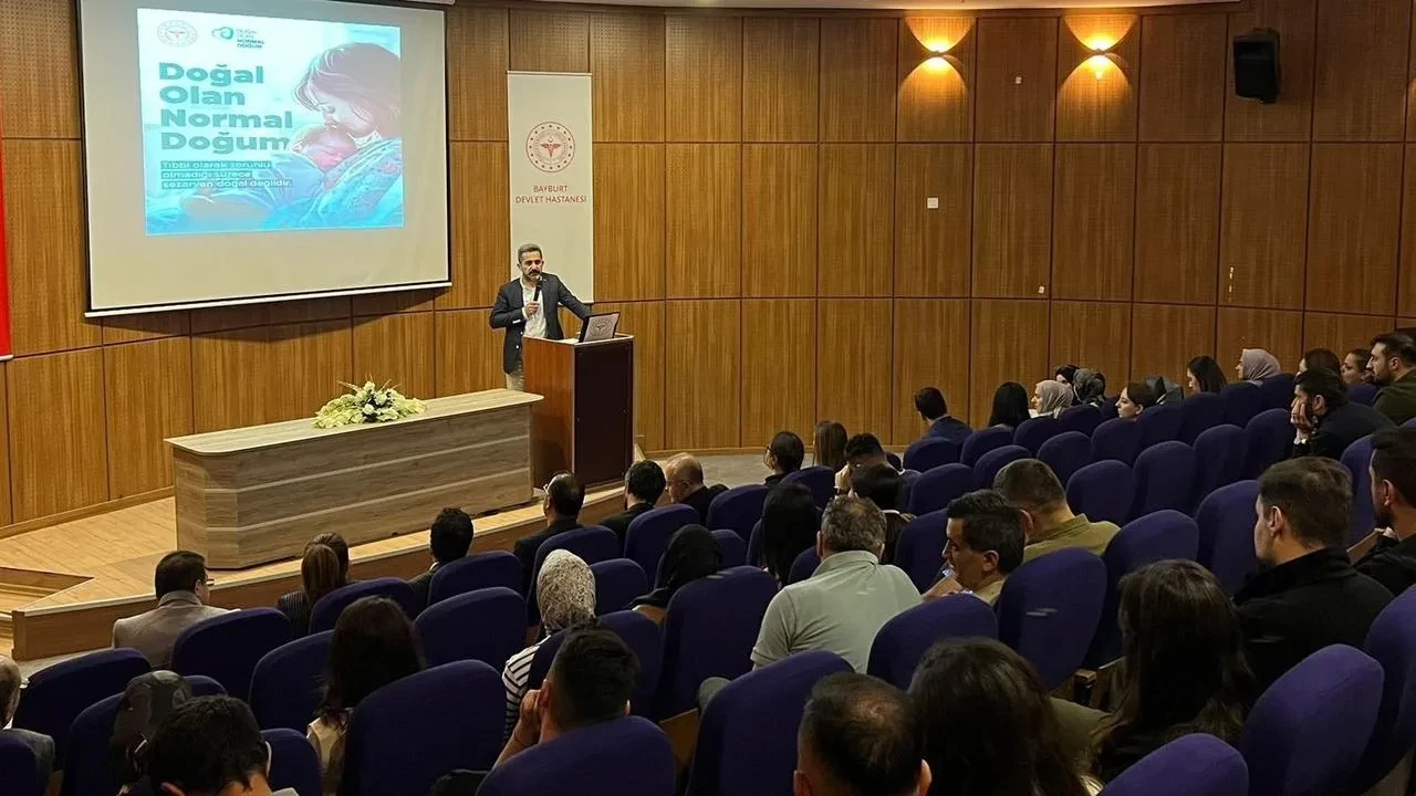 Bayburt Devlet Hastanesinde ebeler normal doğum eğitimi alıyor
