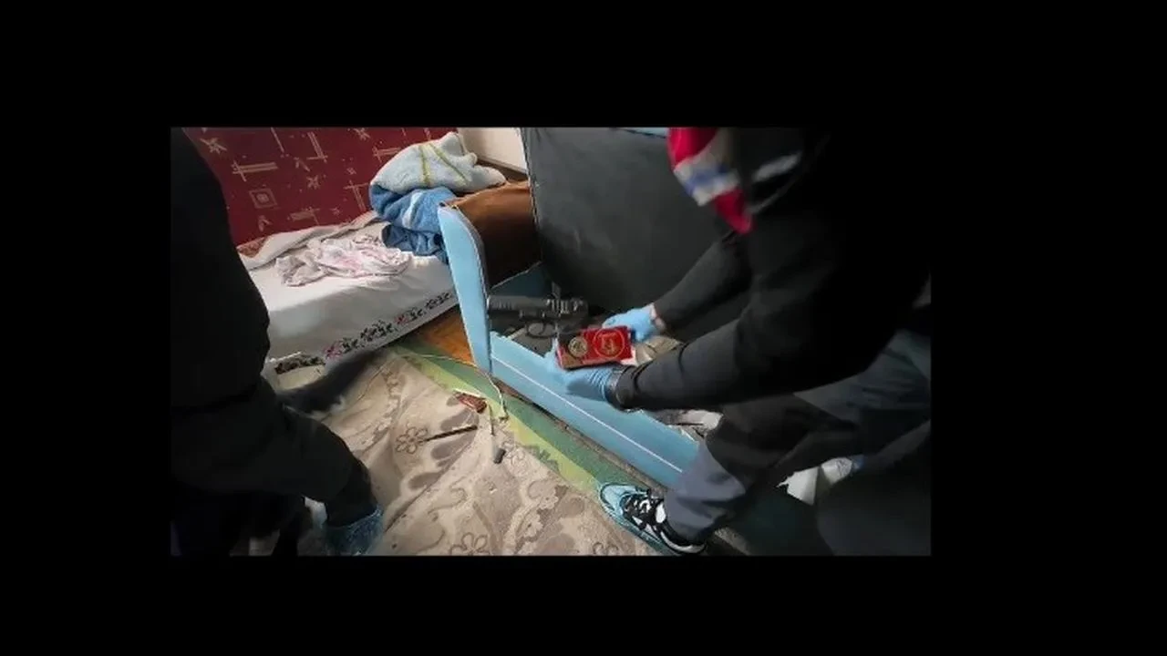 Bilecik'te silah kaçakçılarının evinden cephanelik çıktı