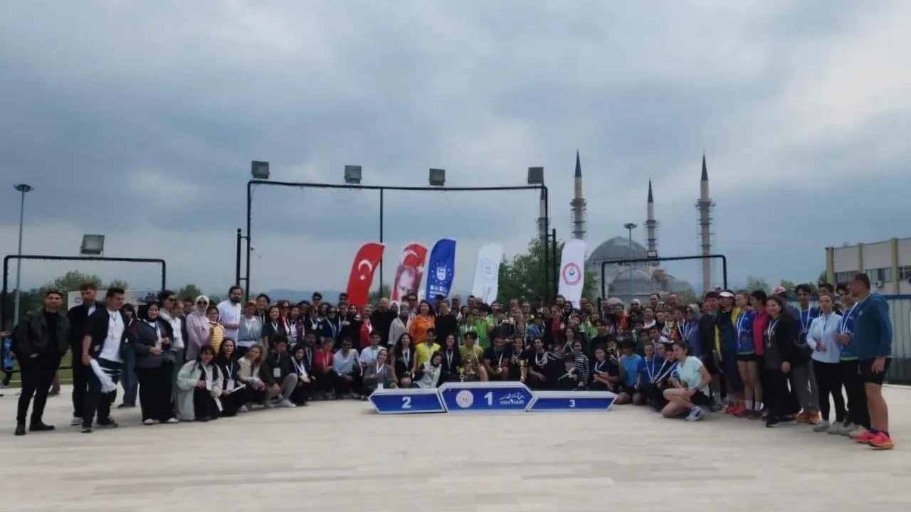 Bursa Uludağ Üniversitesi'nde Aile Yılı'na veda: Ailelerin mücadele ettiği oryantiring yarışması gerçekleşti