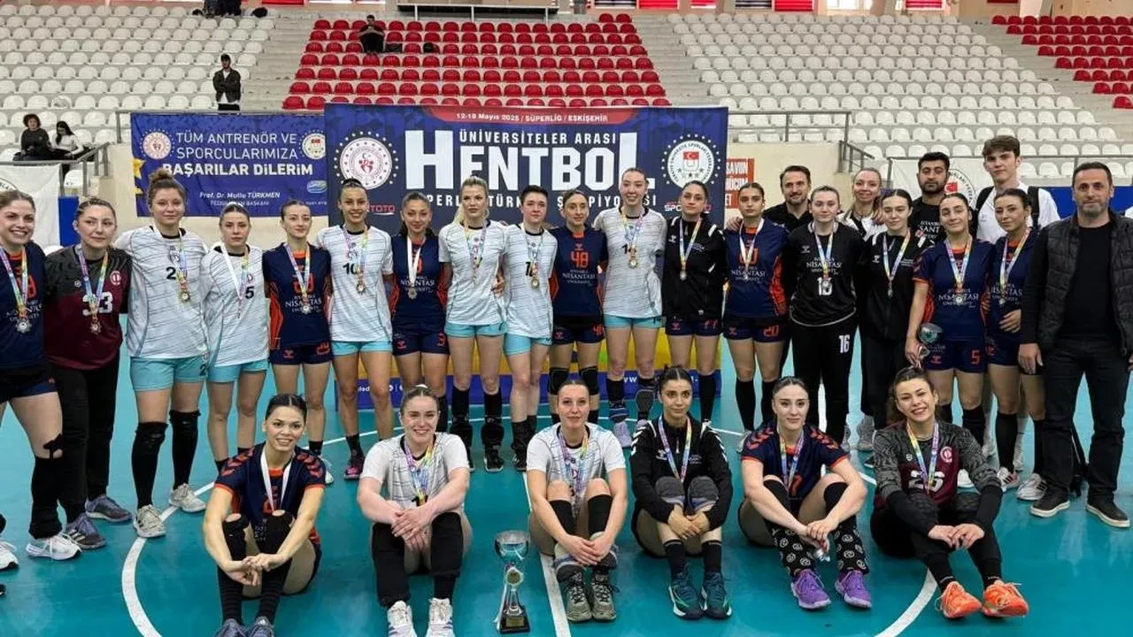 Anadolu Üniversitesi Kadın Hentbol Takımı, dördüncü kez şampiyonluk sevinci yaşadı