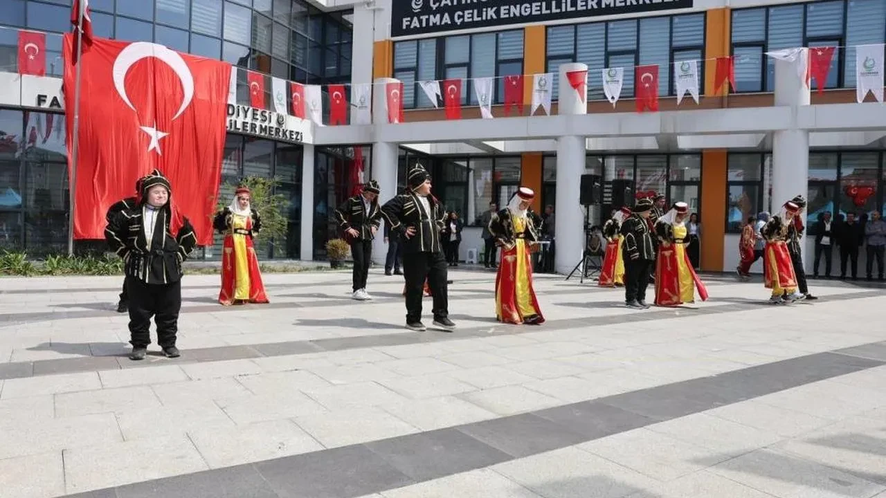 Çayırova'da özel program: Engelliler haftası etkinlikleri büyük ilgi gördü