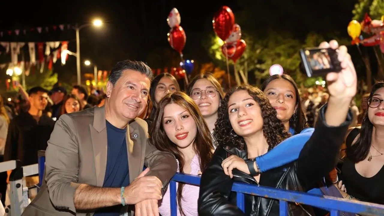 Muğla Büyükşehir Belediye Başkanı Aras'tan 19 Mayıs mesajı: Gençler, Türkiye'nin geleceği