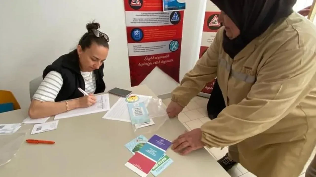 Fındık fabrikası çalışanların kilolarını ölçtüler: Düzce'de sağlık ekipleri ölçüm yaptı