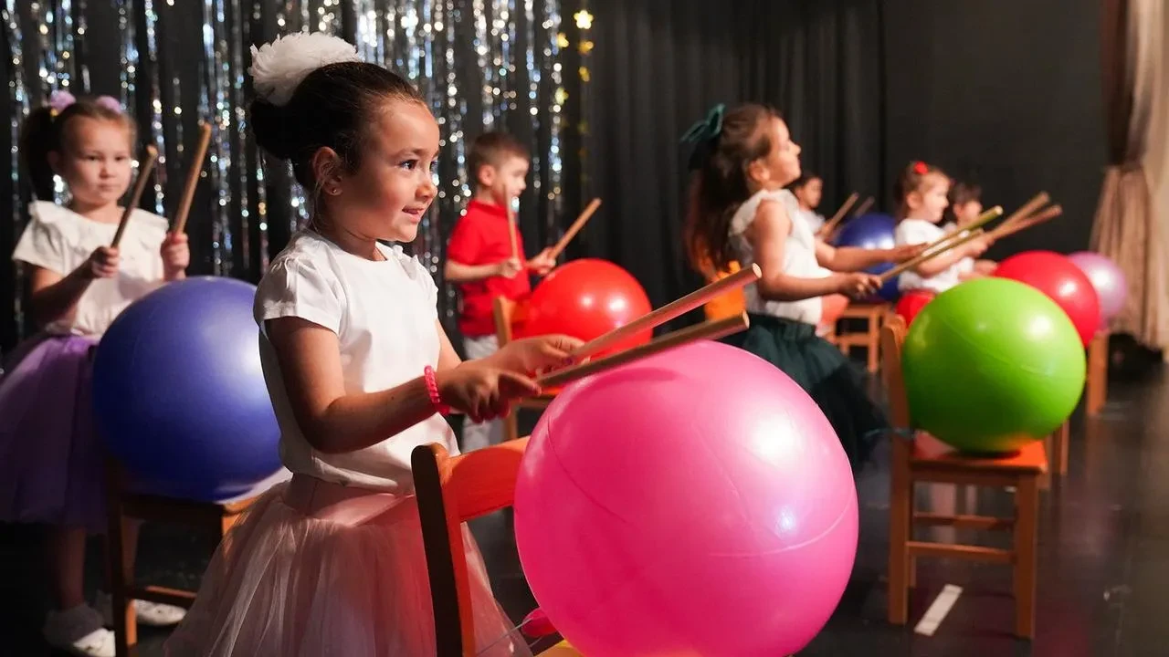 Tepebaşı Belediyesi miniklerinin yılsonu gösterisi büyüledi