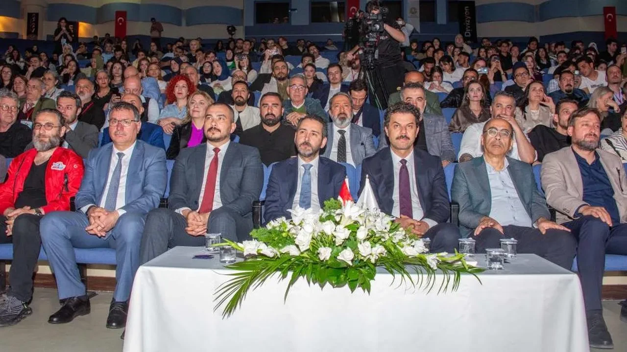 21. Uluslararası Öğrenci Filmleri Festivali Konya'da başladı! Genç sinemacılar sektördeki ustalarla buluşacak