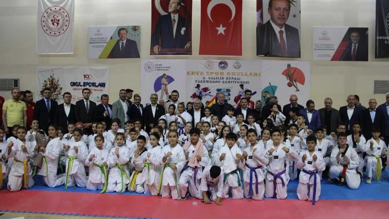 Erva spor okulları 2. Valilik kupası taekwondo şampiyonası yapıldı: Kayseri'de 300 sporcu yarıştı