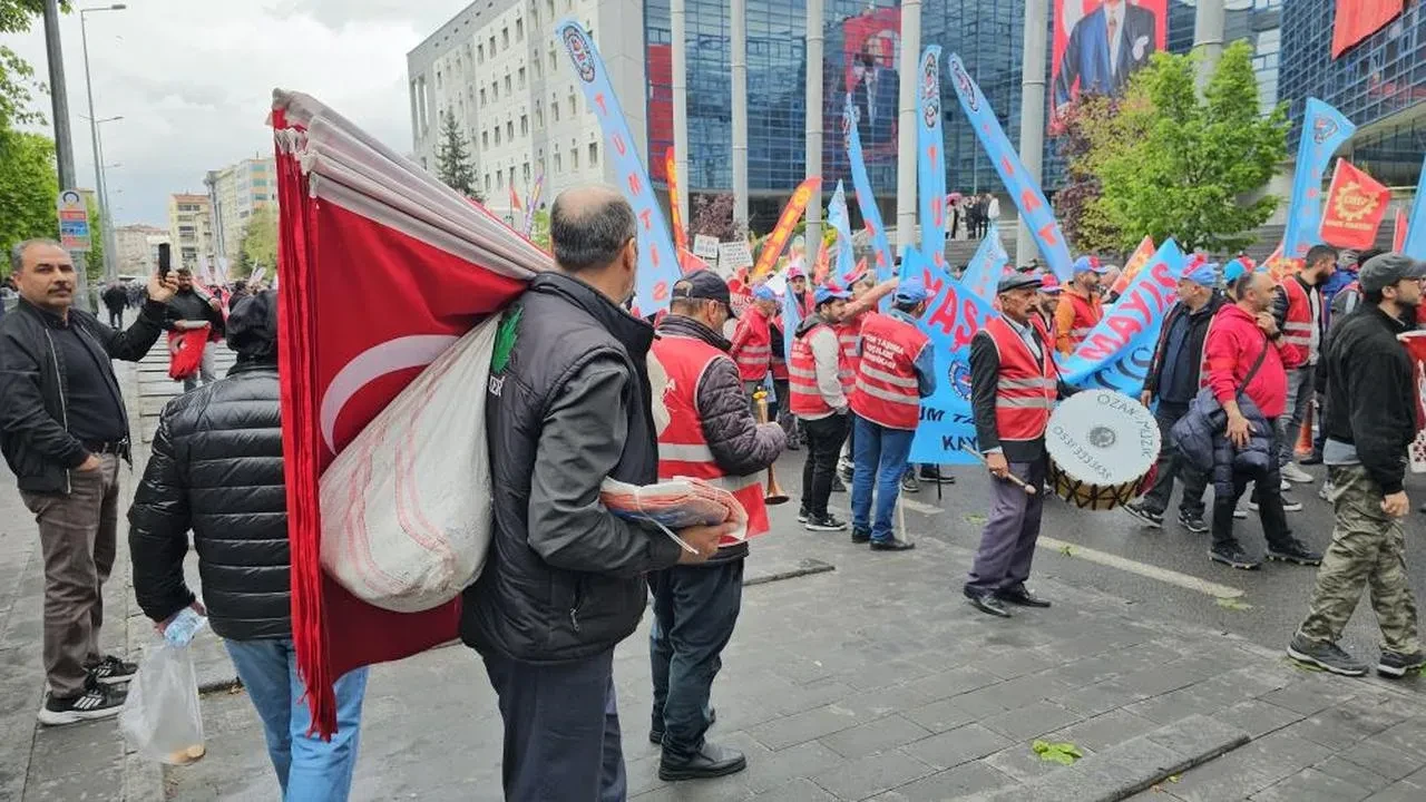 Kayseri'de 1 Mayıs İşçi Bayramı coşku dolu anlarla kutlandı: Sloganlar ve yürüyüşler