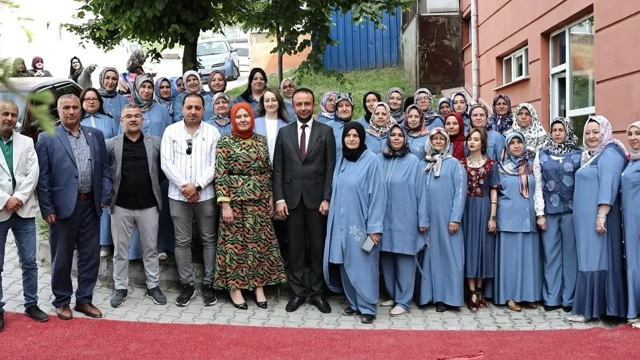 Kütahyalı kadınların el emeği Başkan Ertekin ile buluştu