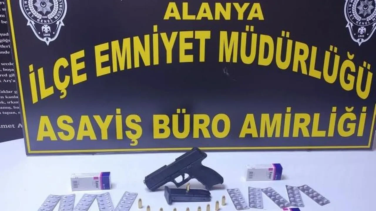 Alanya'da şüpheli şahıstan silah ve uyuşturucu yakalandı