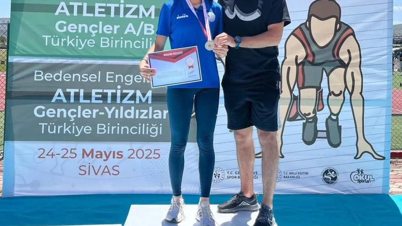 Sude Naz Bayar Türkiye Atletizm Şampiyonası'nda birinci oldu