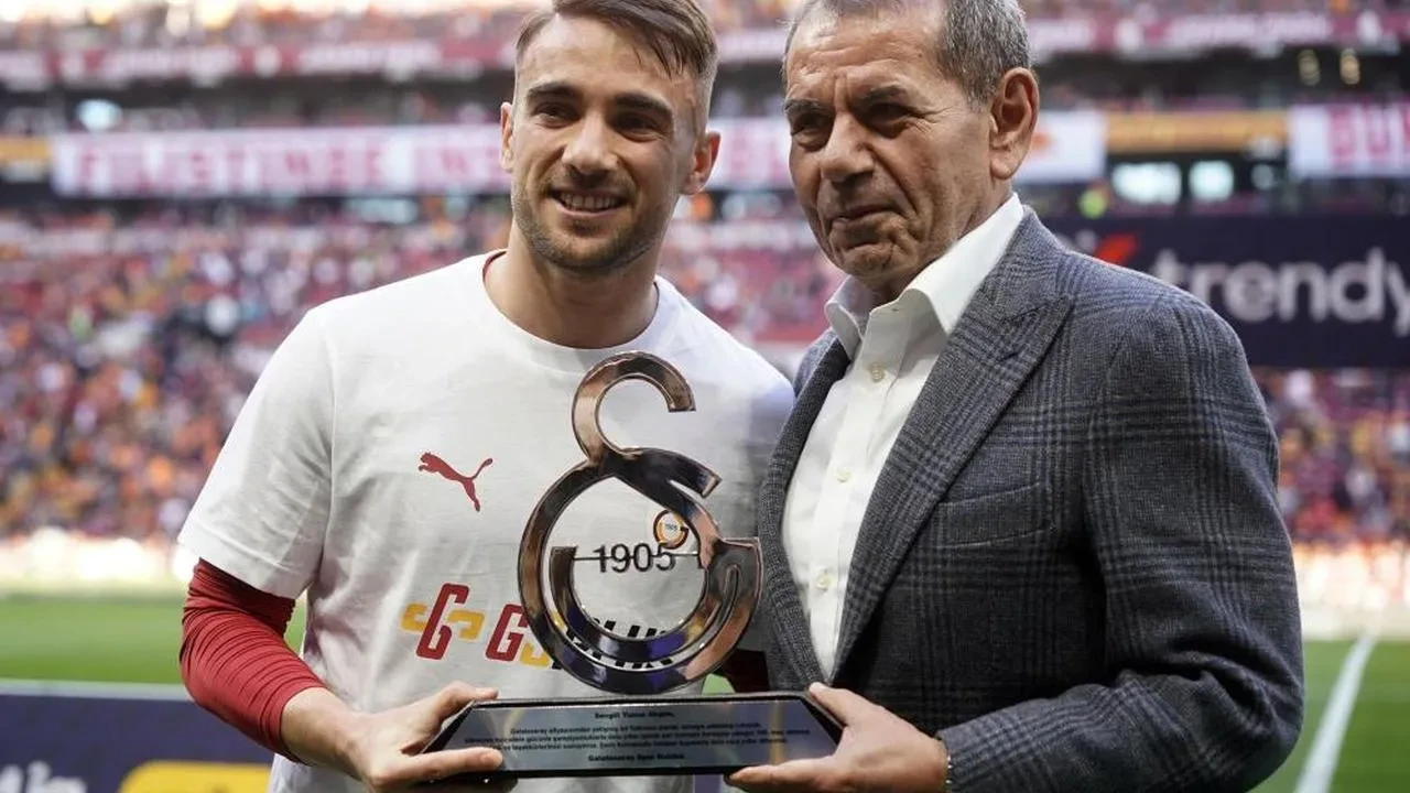 Galatasaray'da 2 değişiklik: Roland Sallai'ye sağ bekte görev, Alvaro Morata 5 maç sonra 11'de, Yunus Akgün'e plaket verildi