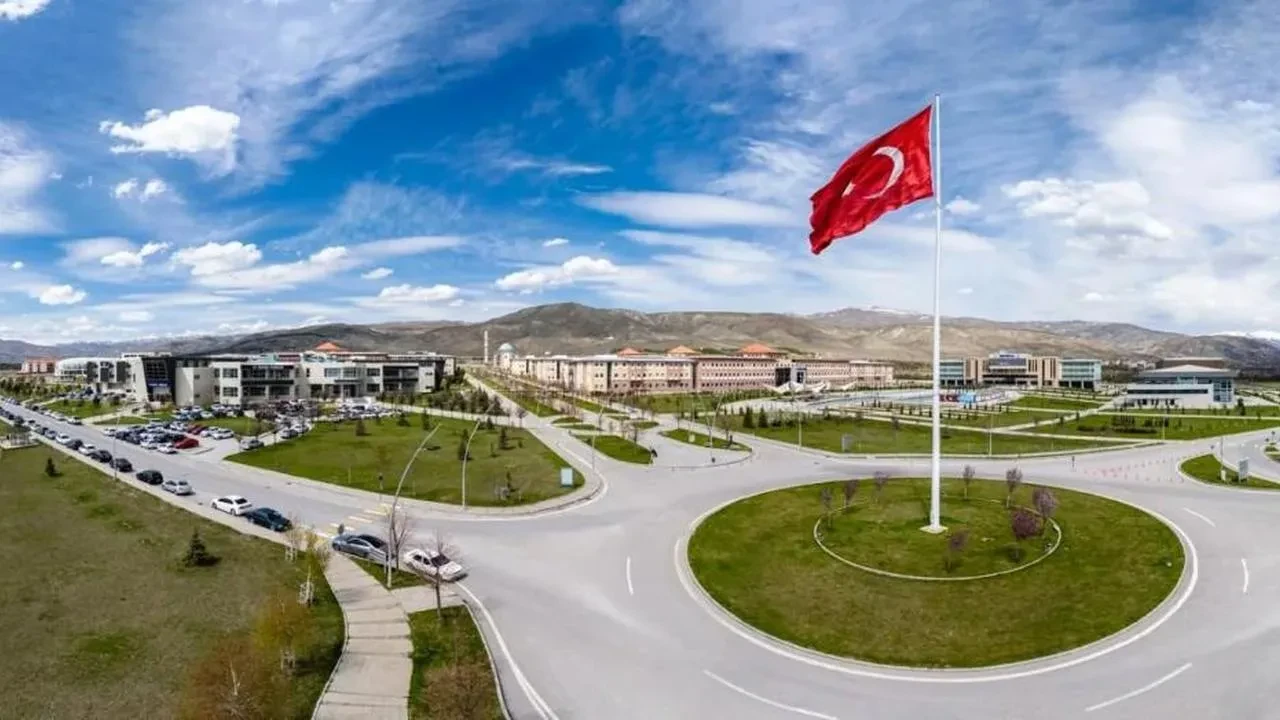 Erzincan Binali Yıldırım Üniversitesi'nde yeni bir dönem! Yabancı Diller ve Turizm Fakültesi ne zaman açılacak?