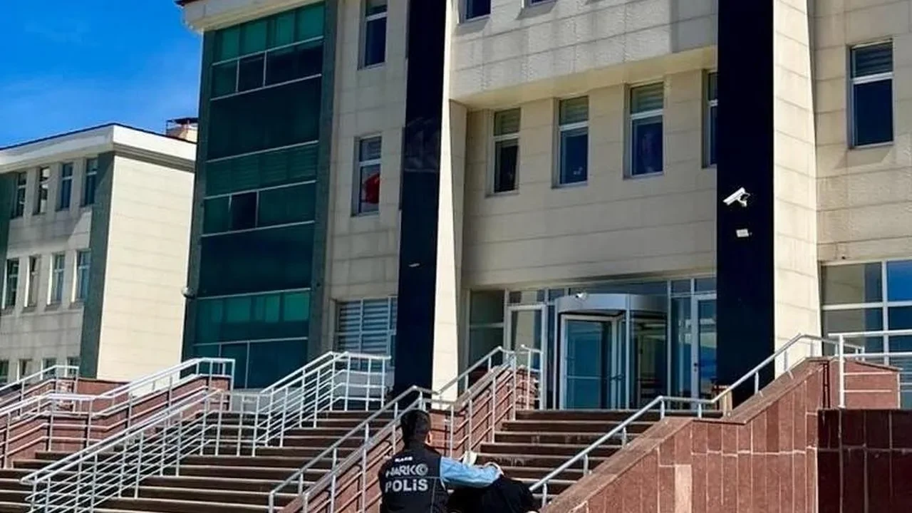 Kars'ta narkotik operasyonu: 17 yıl cezası olan zanlı yakalandı