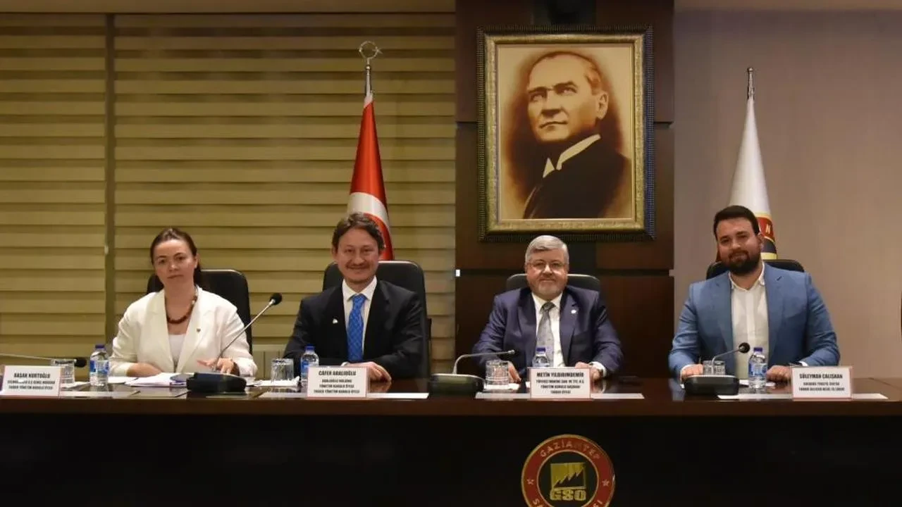 Gaziantep'te aile şirketlerinde kurumsallaşma paneli: Hangi konular gündeme geldi?