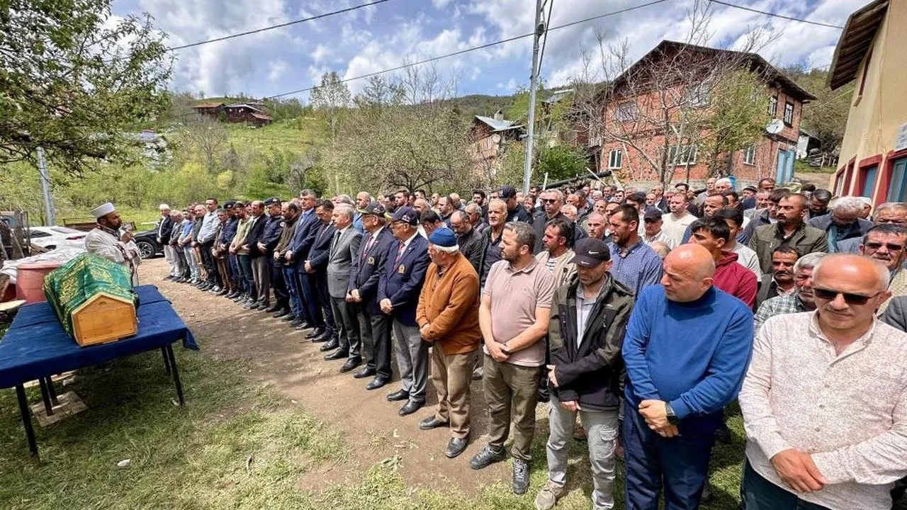 Hayatını kaybeden şehit babası son yolculuğuna uğurlandı: Kastamonu'da cenaze töreni düzenlendi