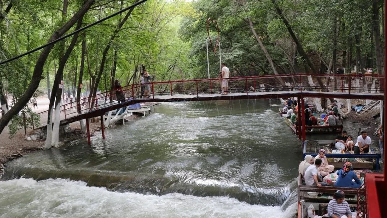 Adnan Menderes Piknik Alanı sıcak günlerde serinletiyor