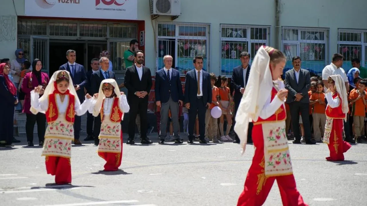 Manisa Celal Bayar Üniversitesi öğrencileri drama sınıfı kurdu