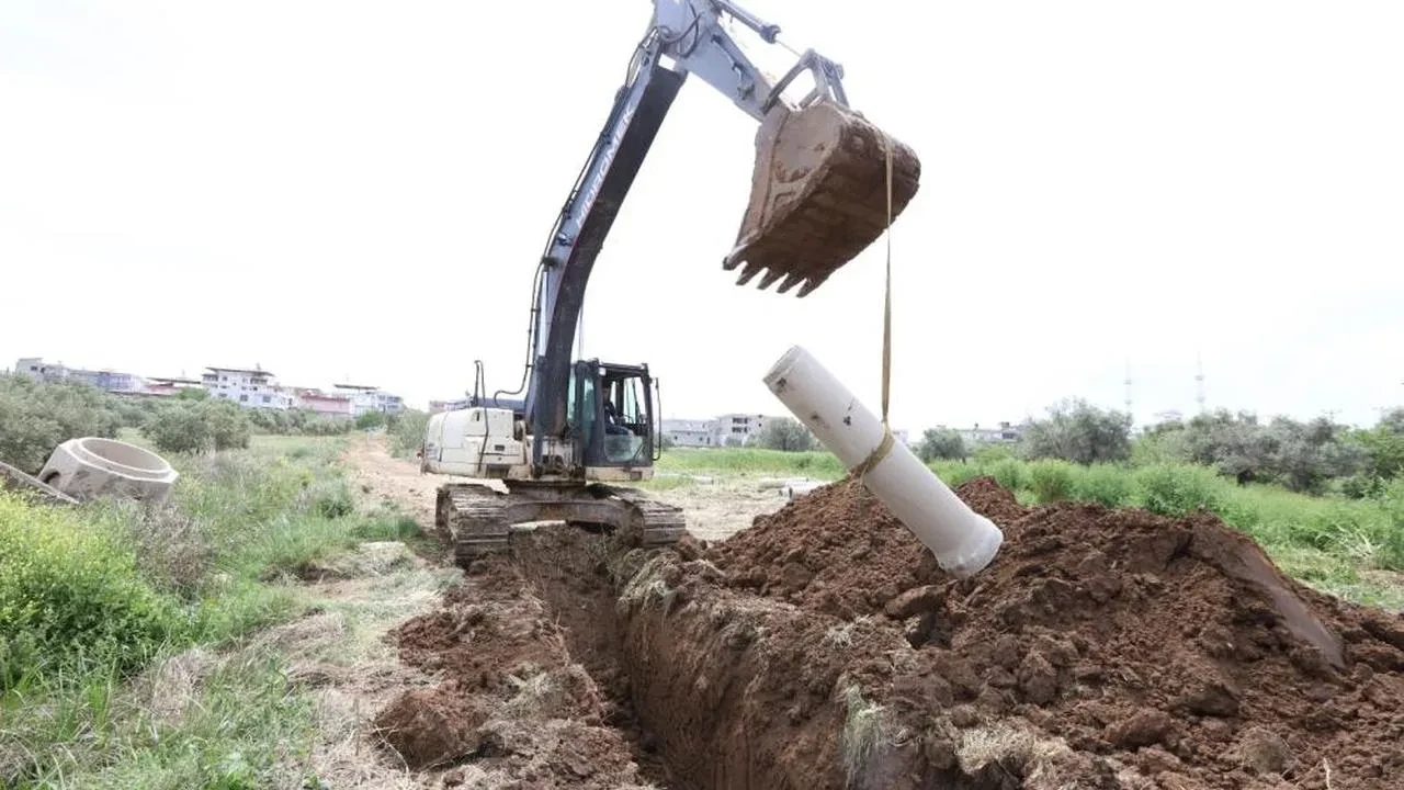 Hatay'da altyapıya 500 metrelik yeni atık su hattı: Mahalle sakinlerinden teşekkür yağmuru