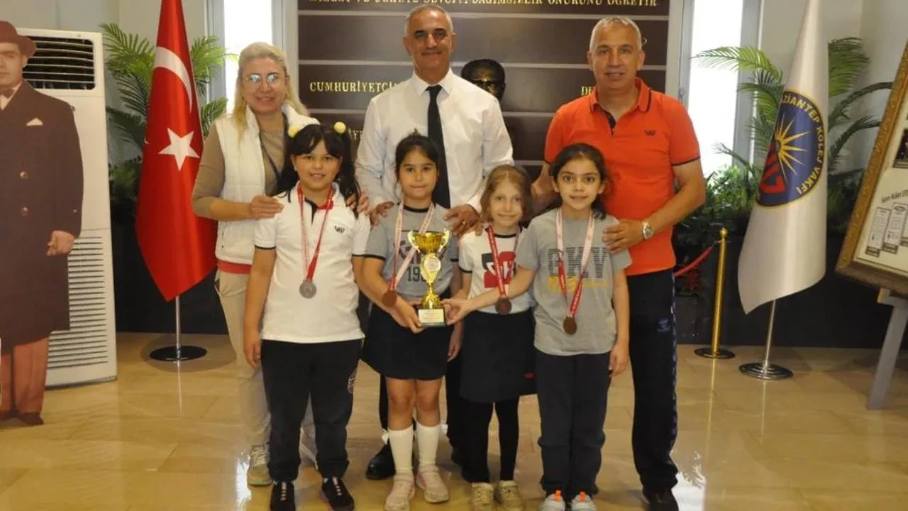 Gkv’nin altın kulaçları şampiyonluk madalya ve kupalarını kaptırmadı