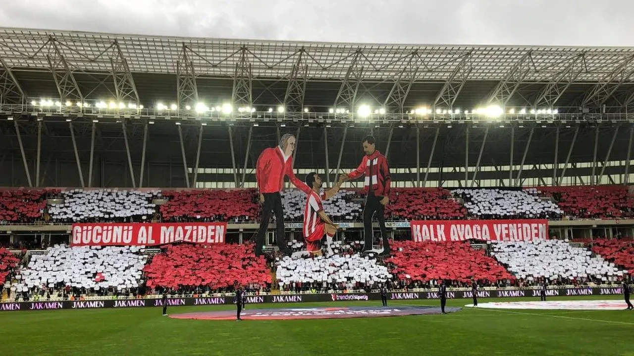 Sivasspor taraftarından görsel şölen: Bodrum FK maçı öncesi muhteşem koreografi