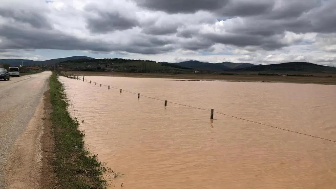Kırşehir'de sağanak yağış sonrası ekipler harekete geçti: Boztepe ilçesinde hasar tespit çalışmaları başladı