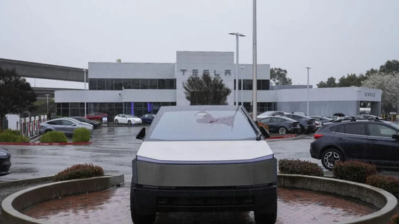 Tesla Cybertruck sahiplerine kötü haber: Araçların değeri %45 düştü!
