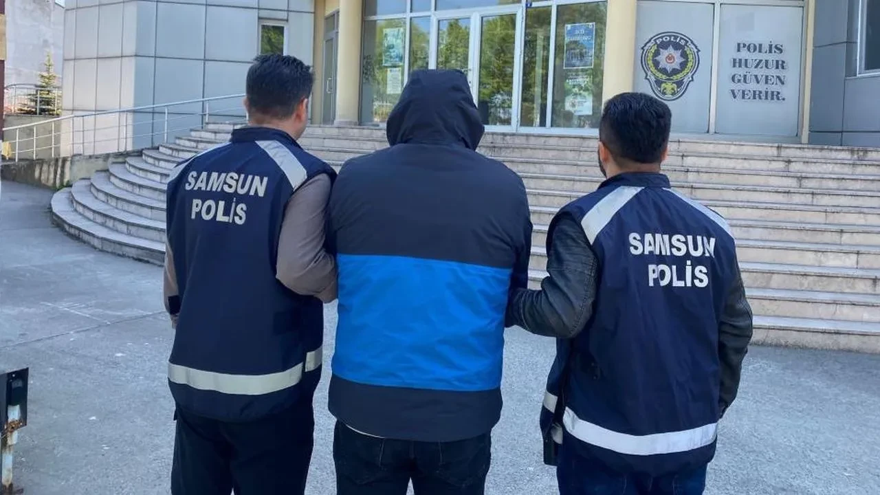 Samsun'da uyuşturucu suçundan kaçak olan A.G. yakalandı: 187 bin 500 TL adli para cezası ve 18 yıl 9 ay hapis cezası bulunuyor