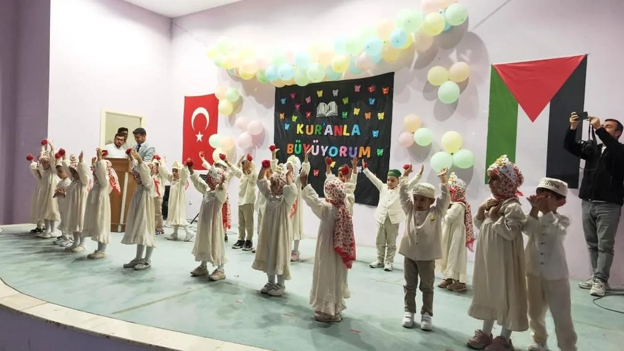 Tunceli'de Miniklerin Kur'an Kursu Kapanış Programı