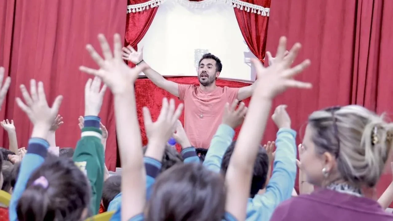 Uludağ Elektrik, Karagöz Gölge Oyunu ile çocuklara enerji tasarrufu bilincini aşılıyor