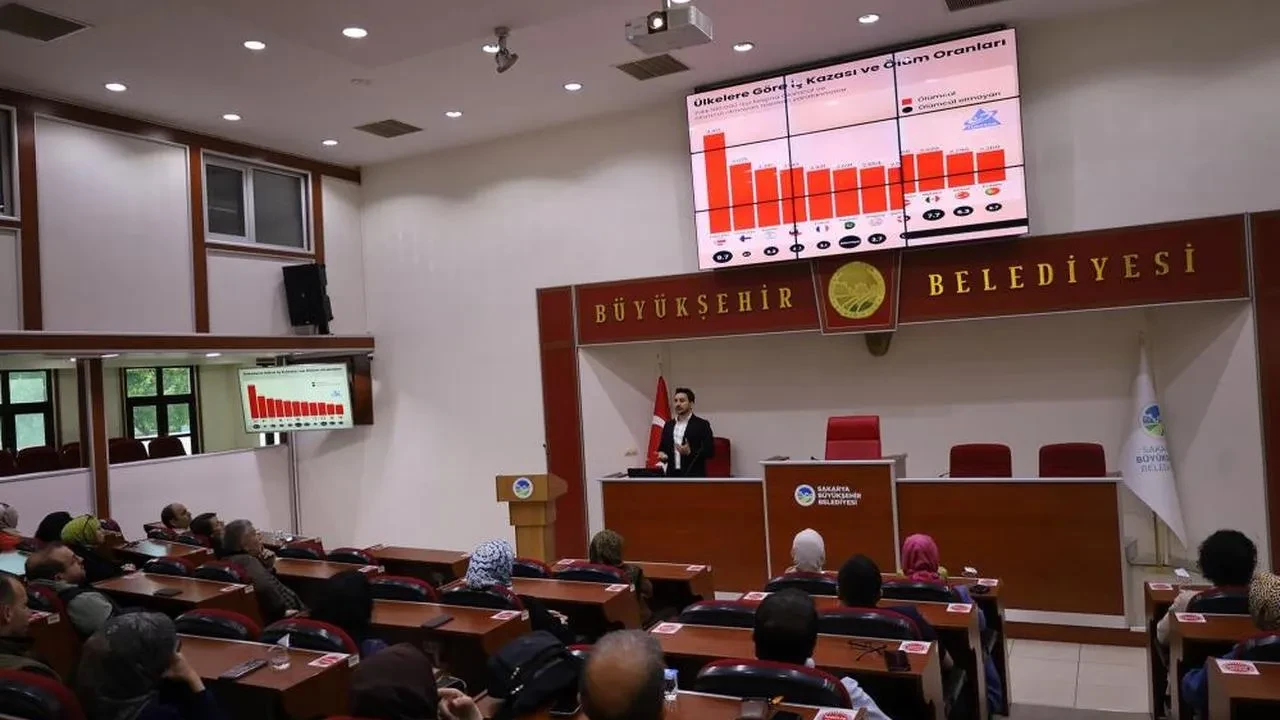 Sakarya Büyükşehir Belediyesi, çalışanların iş güvenliği bilincini artıracak eğitim programına başladı