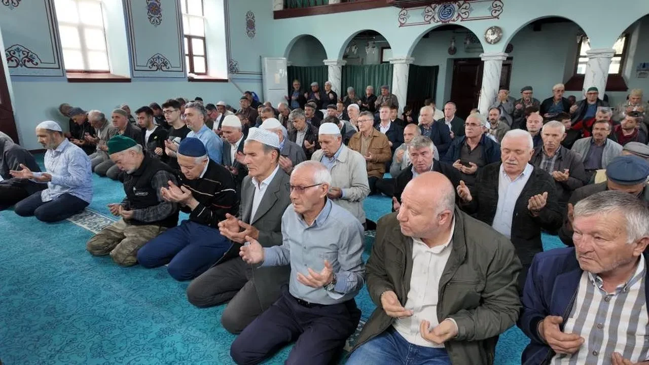 Hıdırellez coşkusunu Kuyucak Mahallesi'nde kutladılar: Yöresel lezzetler ve yağmur duası