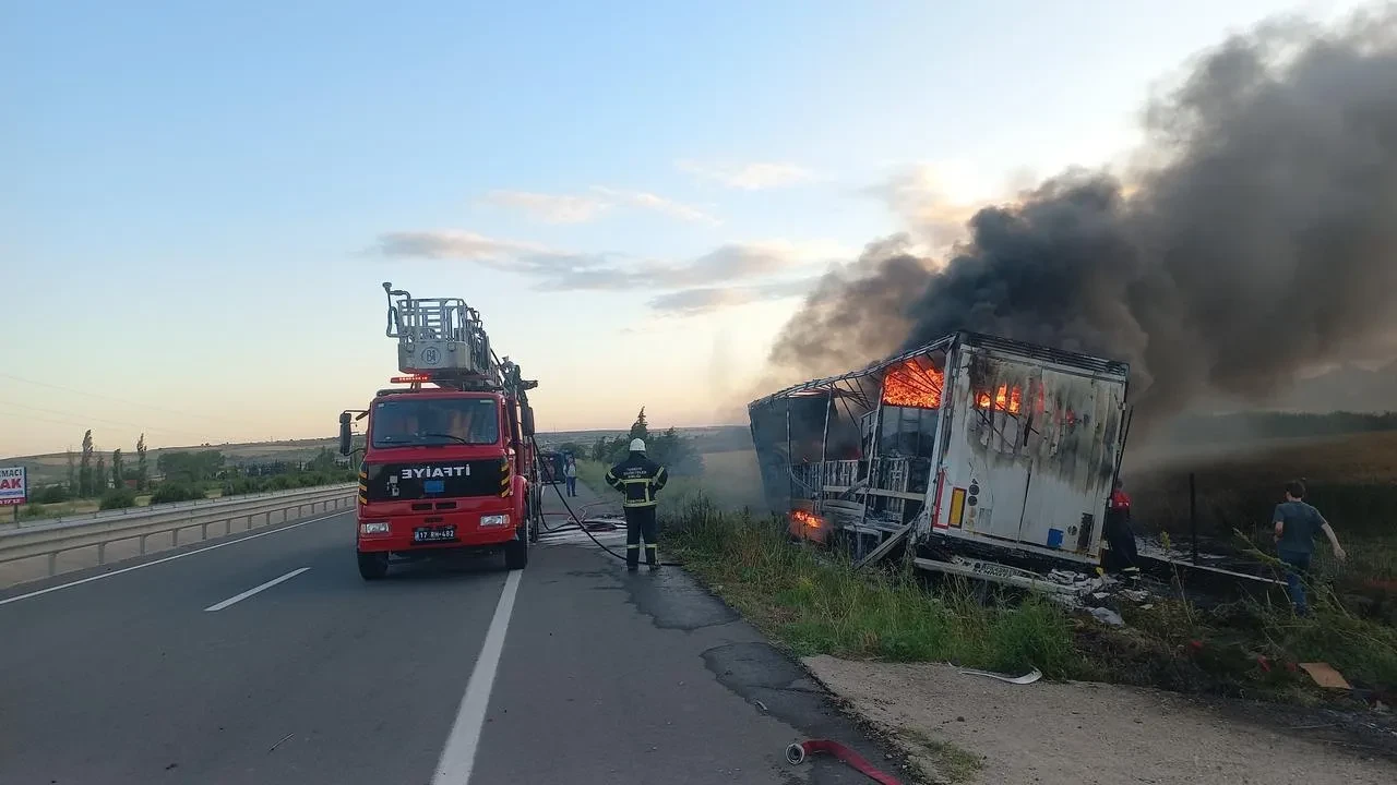 Çanakkale Gelibolu yolunda alkollü sürücünün tırı yandı