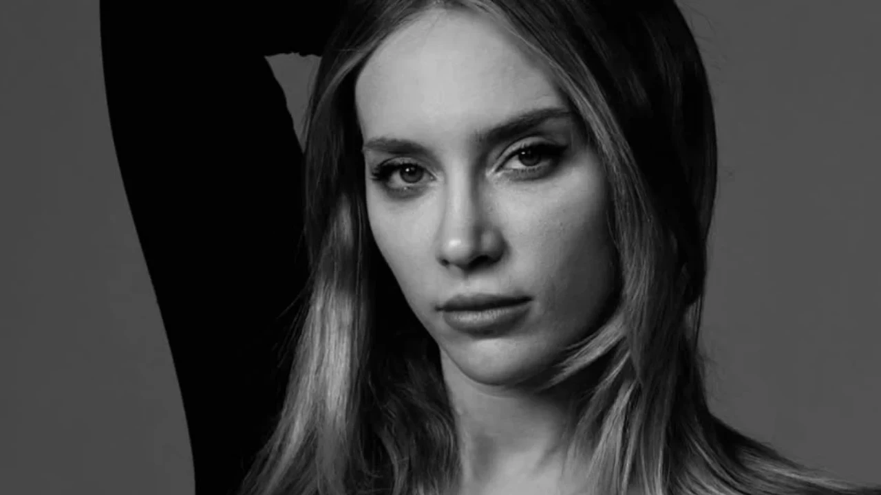 Hayal Köseoğlu'nun özel hayatı ve kariyerindeki son gelişmeler merak konusu oldu