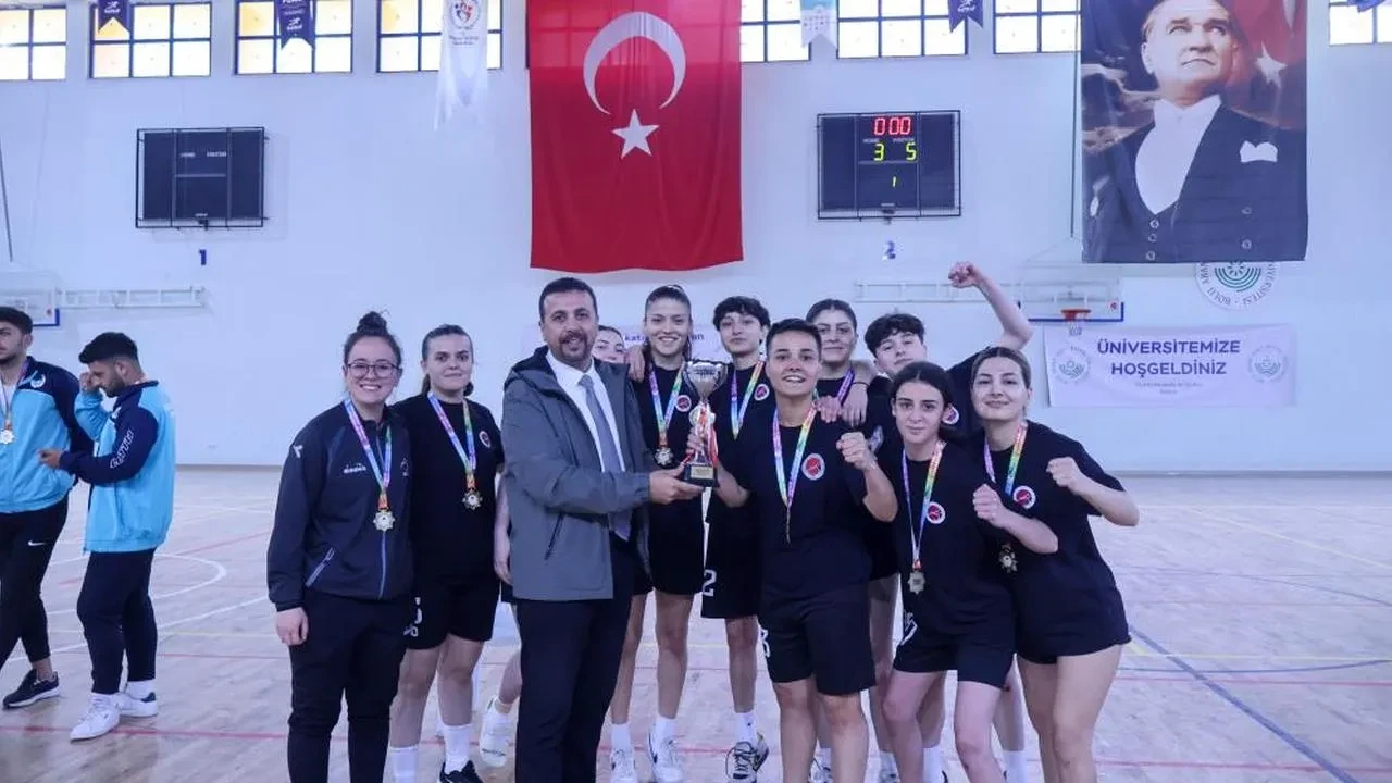 Kastamonu Üniversitesi Kadın Futsal Takımı namağlup şampiyon: Başarılarının sırrını açıkladılar