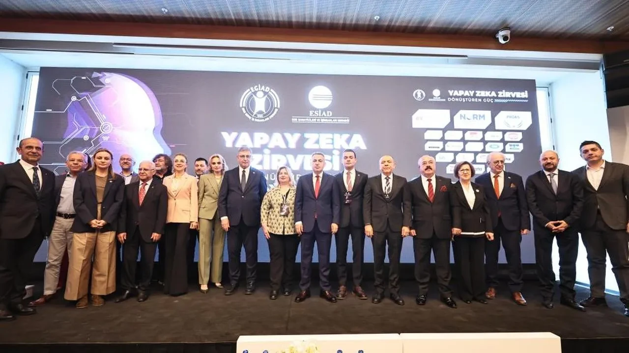 İzmir'de yapay zeka zirvesi: Dijital dönüşüme yön verecek adımlar atıldı