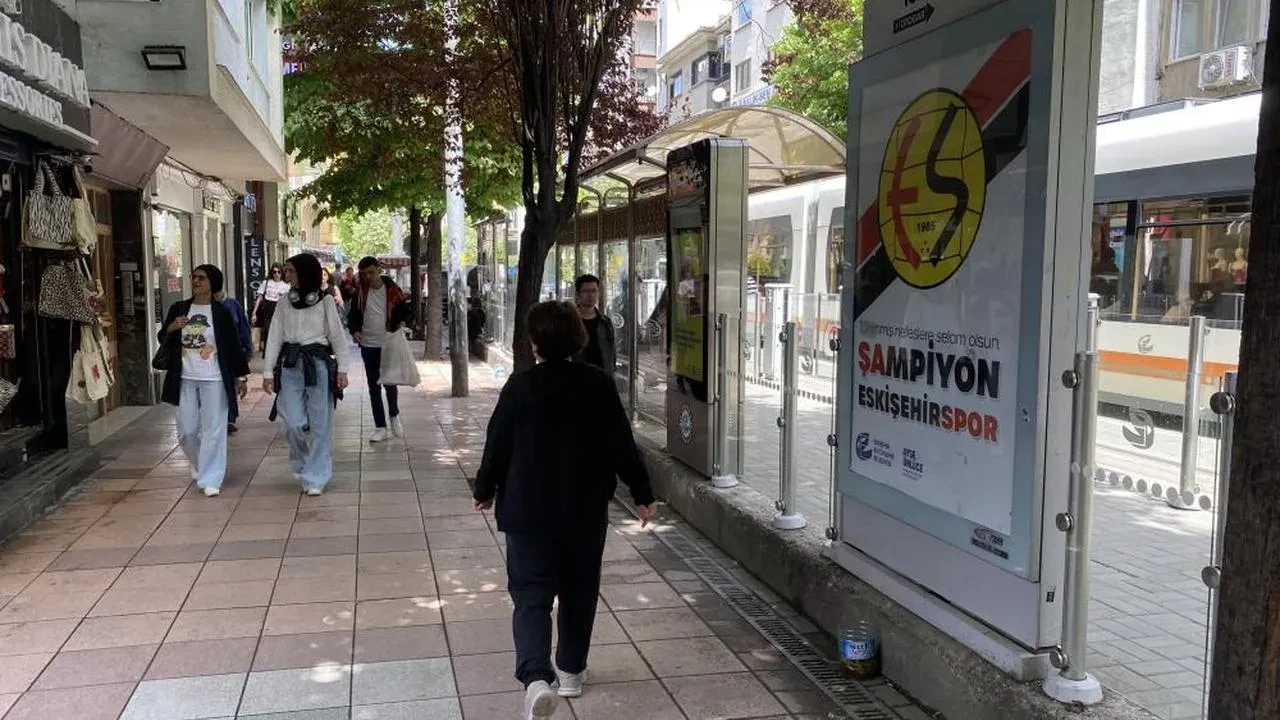 Eskişehirspor afişleri beğeni topladı: Şampiyonluk kutlamaları devam ediyor