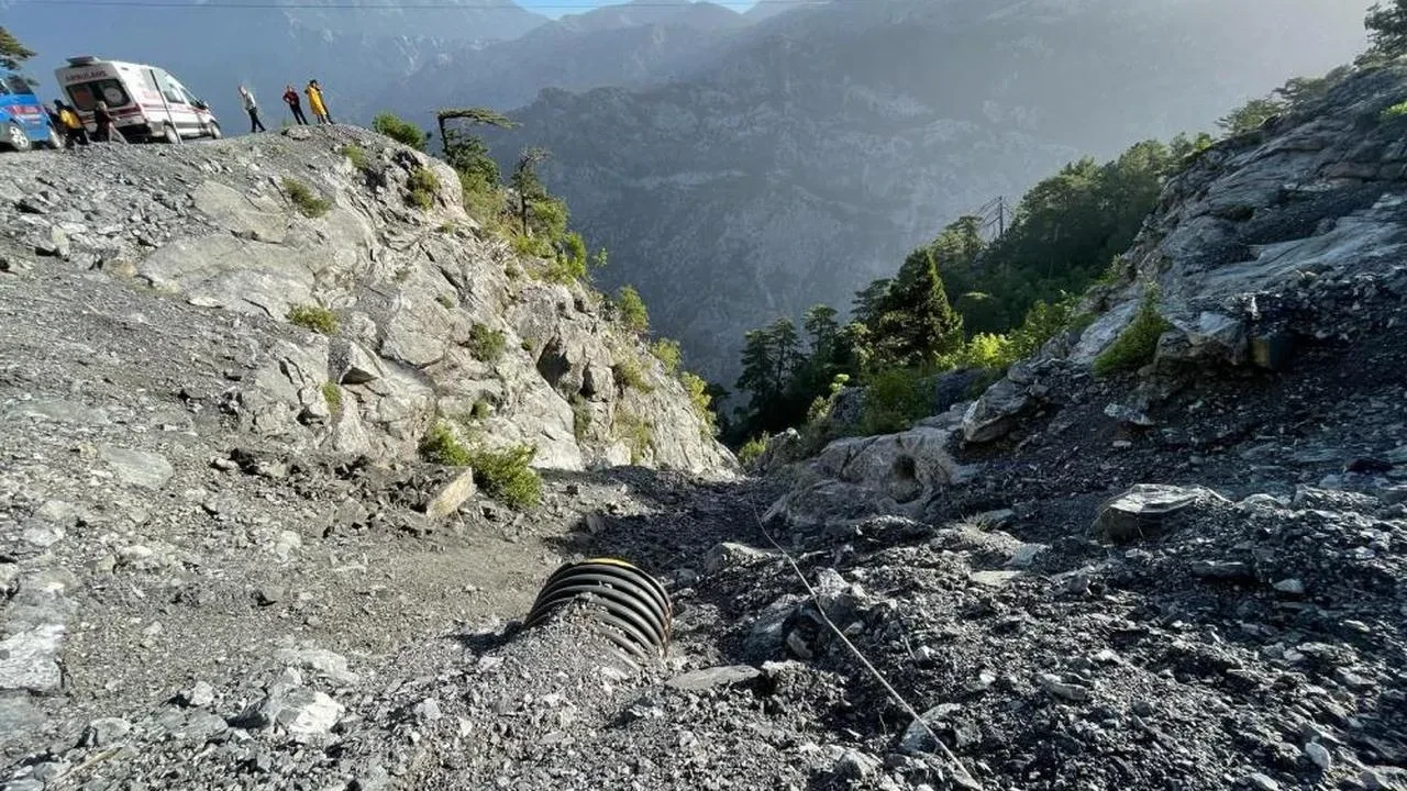 Alanya'da feci kaza: Uçuruma yuvarlanan otomobilde bir ölü, bir ağır yaralı