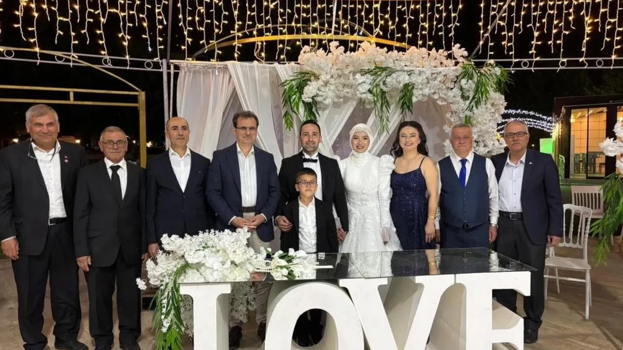 Murat Uyar ve Yıldız Yessimov'un düğününde duygusal anlar ve şehit hatırası