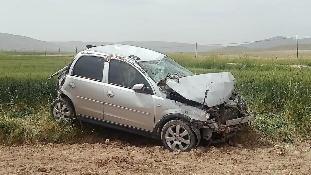 Günyüzü'nde öğretmen yağmurlu havada kaza yaptı