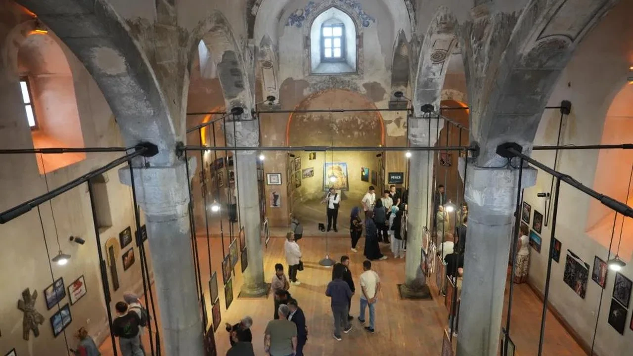 Niğde'de 'Art Quake-15' sergisi başladı: 51 ülkeden 99 sanatçının eserleri barış için buluştu