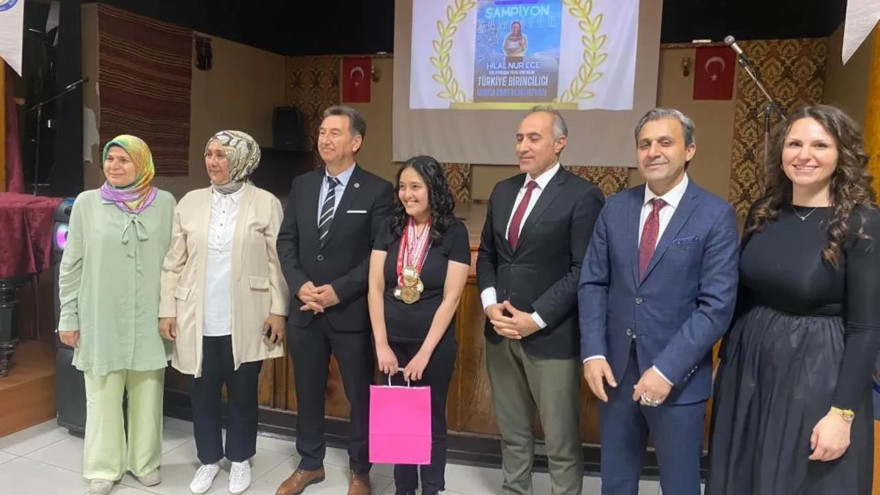 Engelliler Haftası'nda duygu dolu anlar: Özel Eğitim Sınıfı'ndan unutulmaz performans