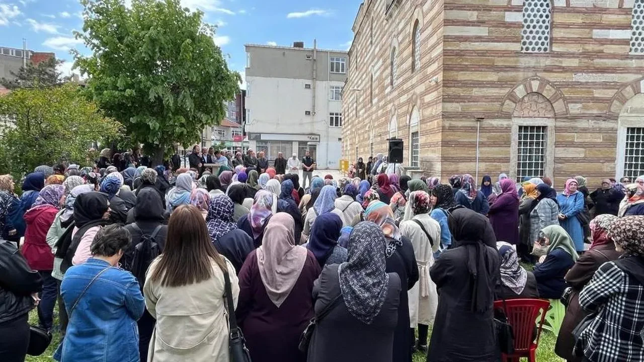 Hayrabolu'da hacı adayları dualarla uğurlandı: 23 hacı adayı kutsal topraklar için yola çıktı