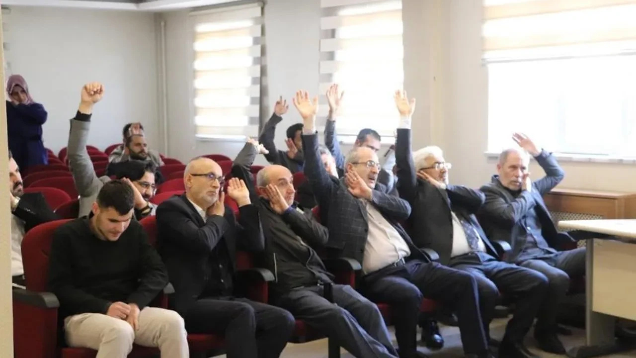 Sivas İl Müftülüğü personeli acil durumlar için eğitim aldı: Yangın ve ilk yardım konularında uzmanlar bilgilendirdi