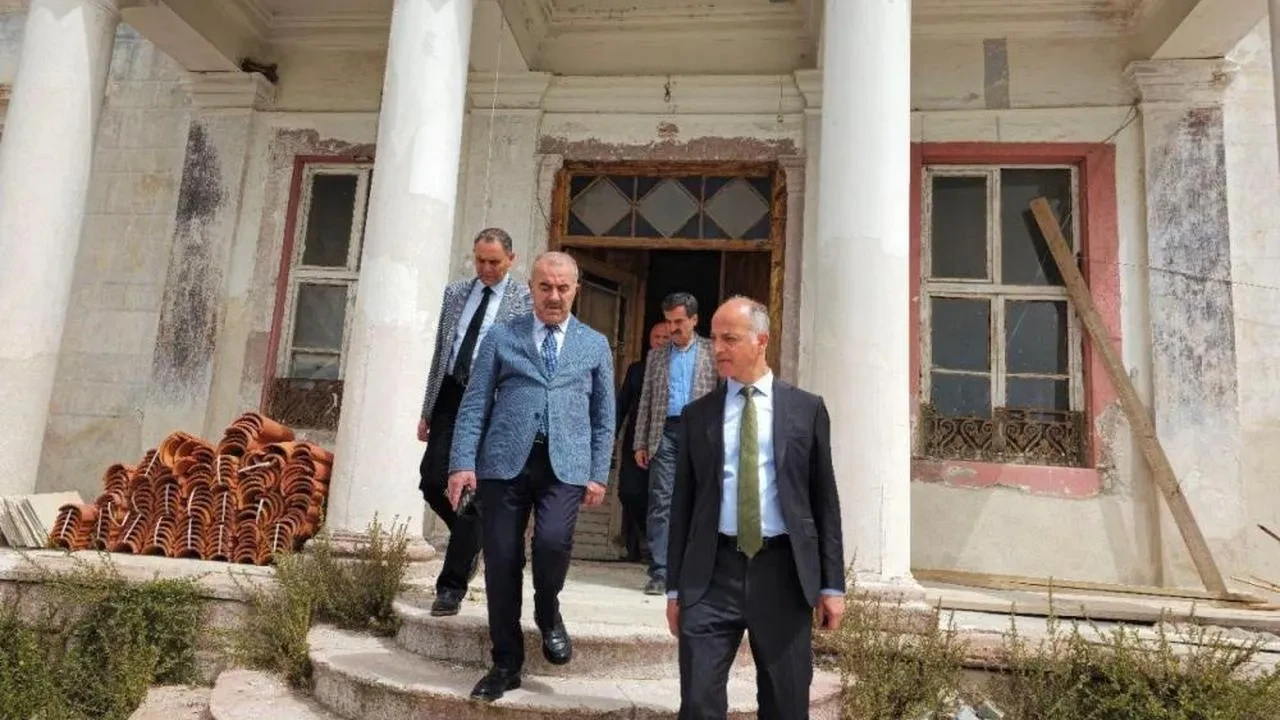 Ayvalık'ta Kız Meslek Lisesi'nin restorasyonu sürüyor! Ne zaman yeniden açılacak?