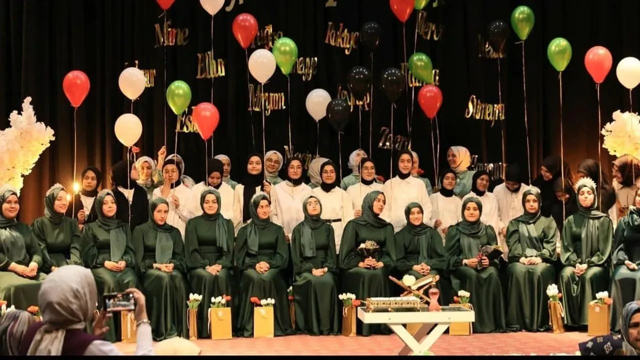 Develi Mümin Dulun Kız Kursu hafızları mezun oldu