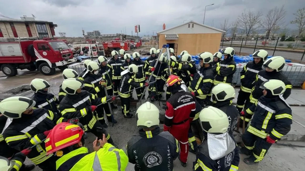 Kocaeli'de 96 yeni itfaiyeci göreve başladı: Yangın ve kurtarma eğitimi tamamlandı