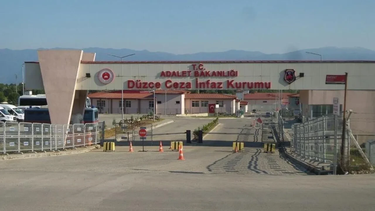 Düzce'de suçla mücadelede büyük operasyon: 80 şüpheli yakalandı, silah ve mühimmat ele geçirildi