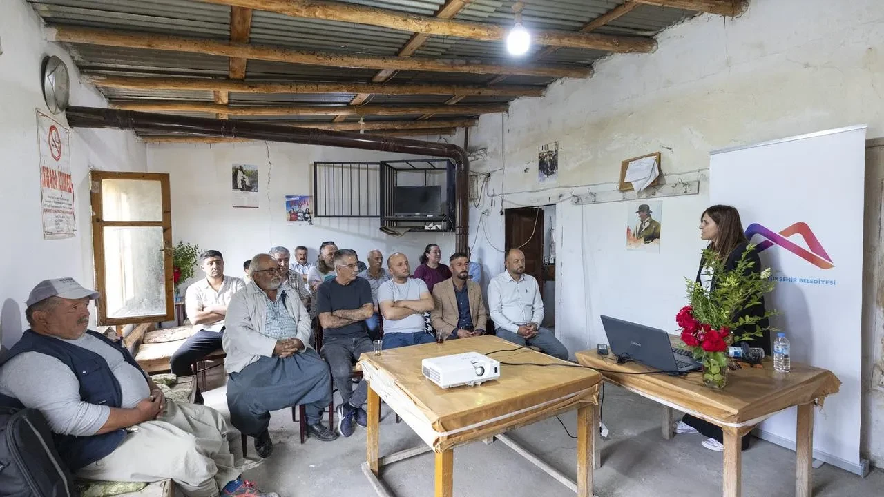 Mersin Büyükşehir çiftçilere doğal tarım yöntemlerini öğretiyor