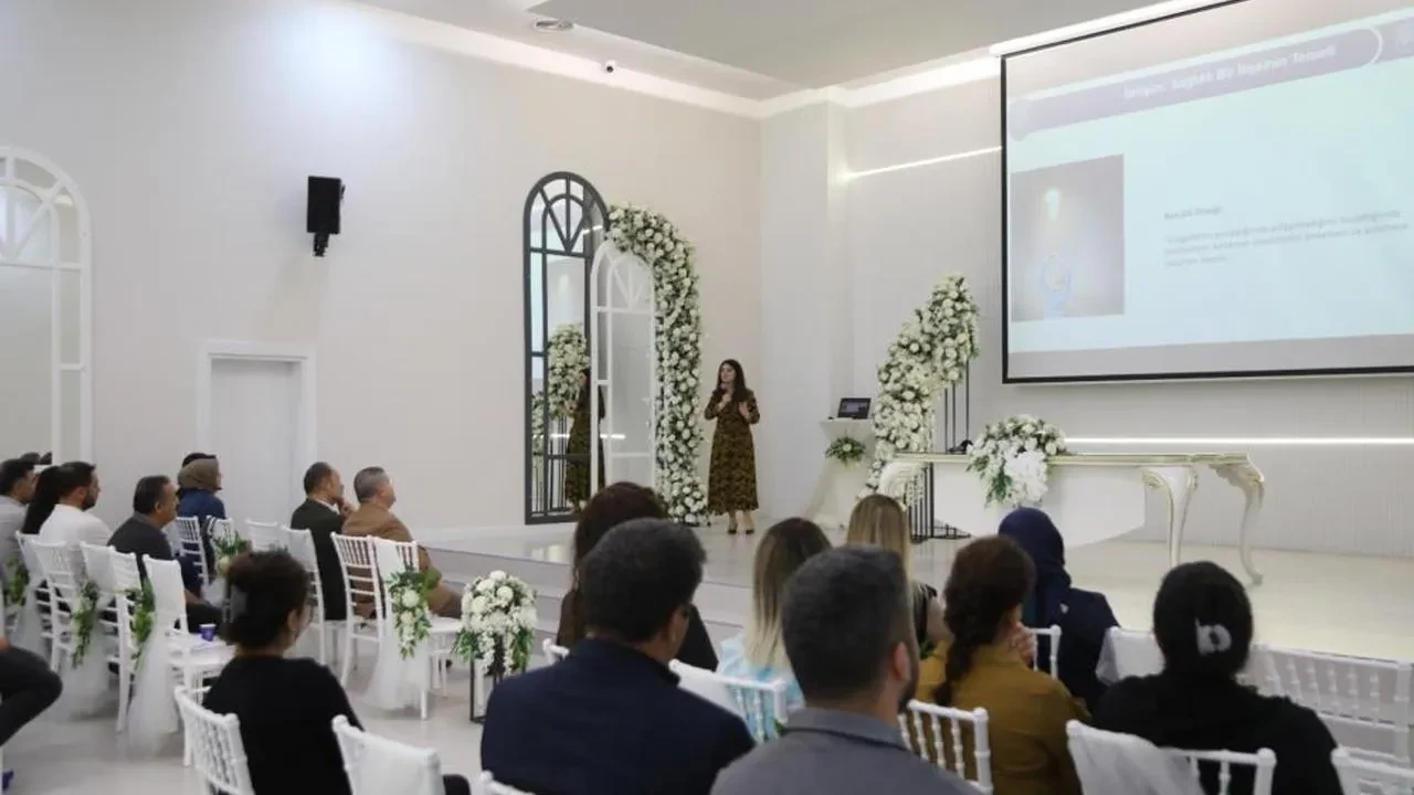 Melikgazi Belediyesi'nden evli ve evlenecek çiftlere özel seminer: Evlilikte iletişim nasıl güçlendirilir?